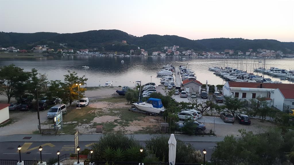 Guest House Galeb Supetarska Draga Esterno foto